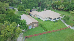 Beautiful Vacation Home Across From Lake Okeechobee